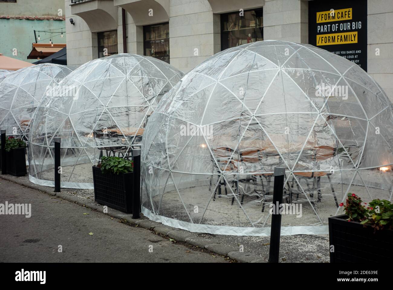 Restaurant deploy "space bubble" for outdoor dining during Covid19