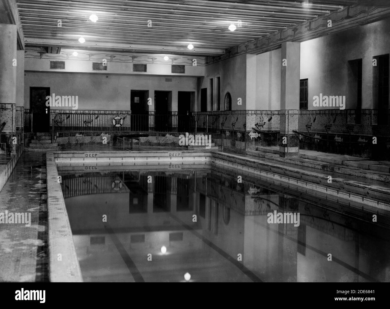建築工学 Swimming Pools/Jacques Debaights/1973 - 建築工学