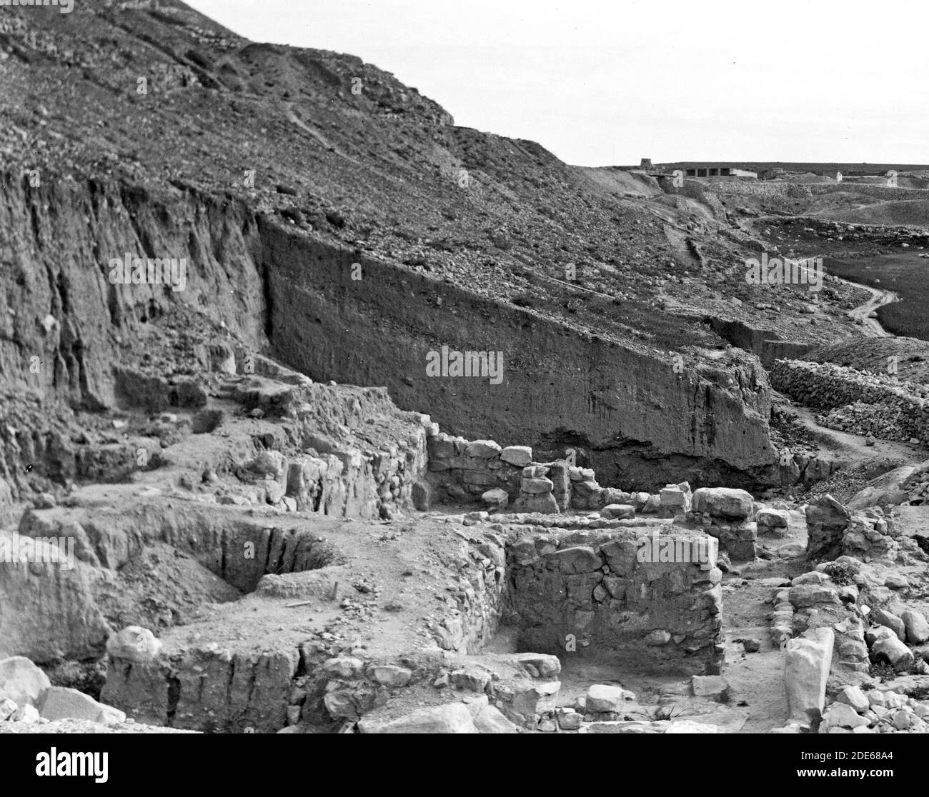 Middle East History - Tel Deweir (Lachish). XVIIIth-XIXth dynasty temple. Ante chamber to sanctuary visible right. White line denotes rubbish frombuilding of I[ron] age Stock Photo