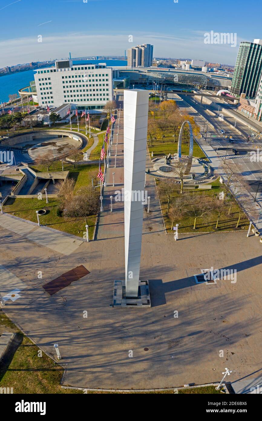 Detroit, United States. 29th Nov, 2020. Detroit, Michigan - A stainless steel monolith in Detroit's Hart Plaza. The monolith is a work of art called 'Pylon' by Isamu Noguchi. Credit: Jim West/Alamy Live News Stock Photo