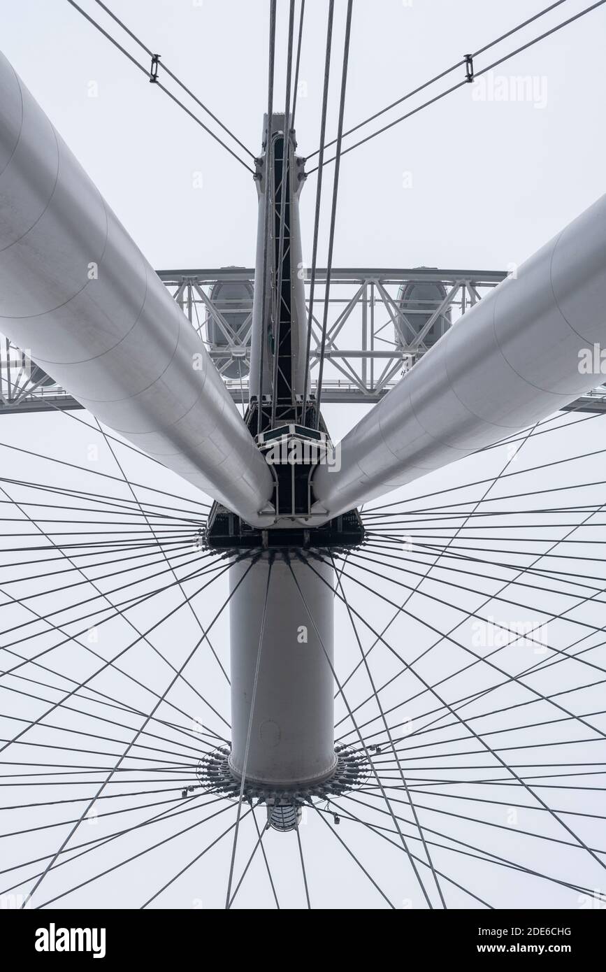 Centre axle of the Millennium Wheel. London Eye, London, UK, on a misty, cloudy morning Stock Photo