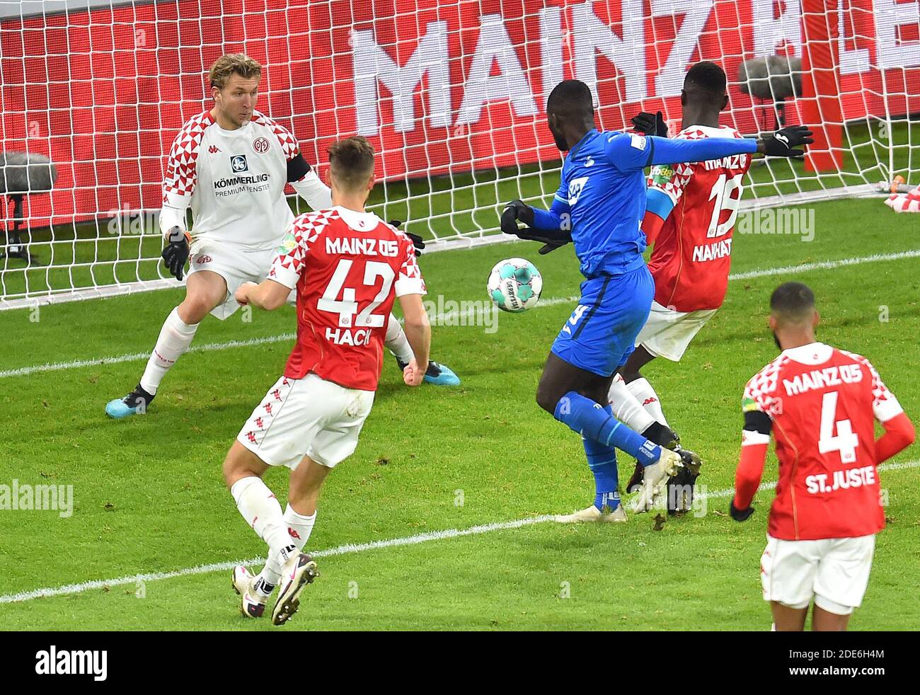 Robin Zentner 1 Fsv Mainz 05 High Resolution Stock Photography And Images Alamy