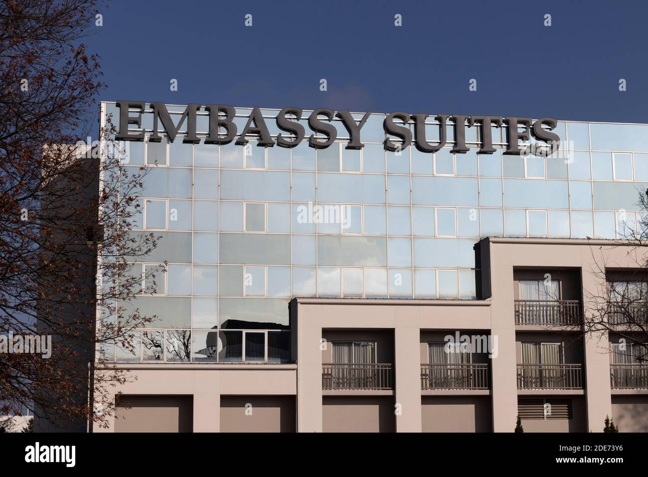 Blue Ash - Circa November 2020: Embassy Suites by Hilton property. Embassy Suites is a chain of upscale all suite hotels. Stock Photo