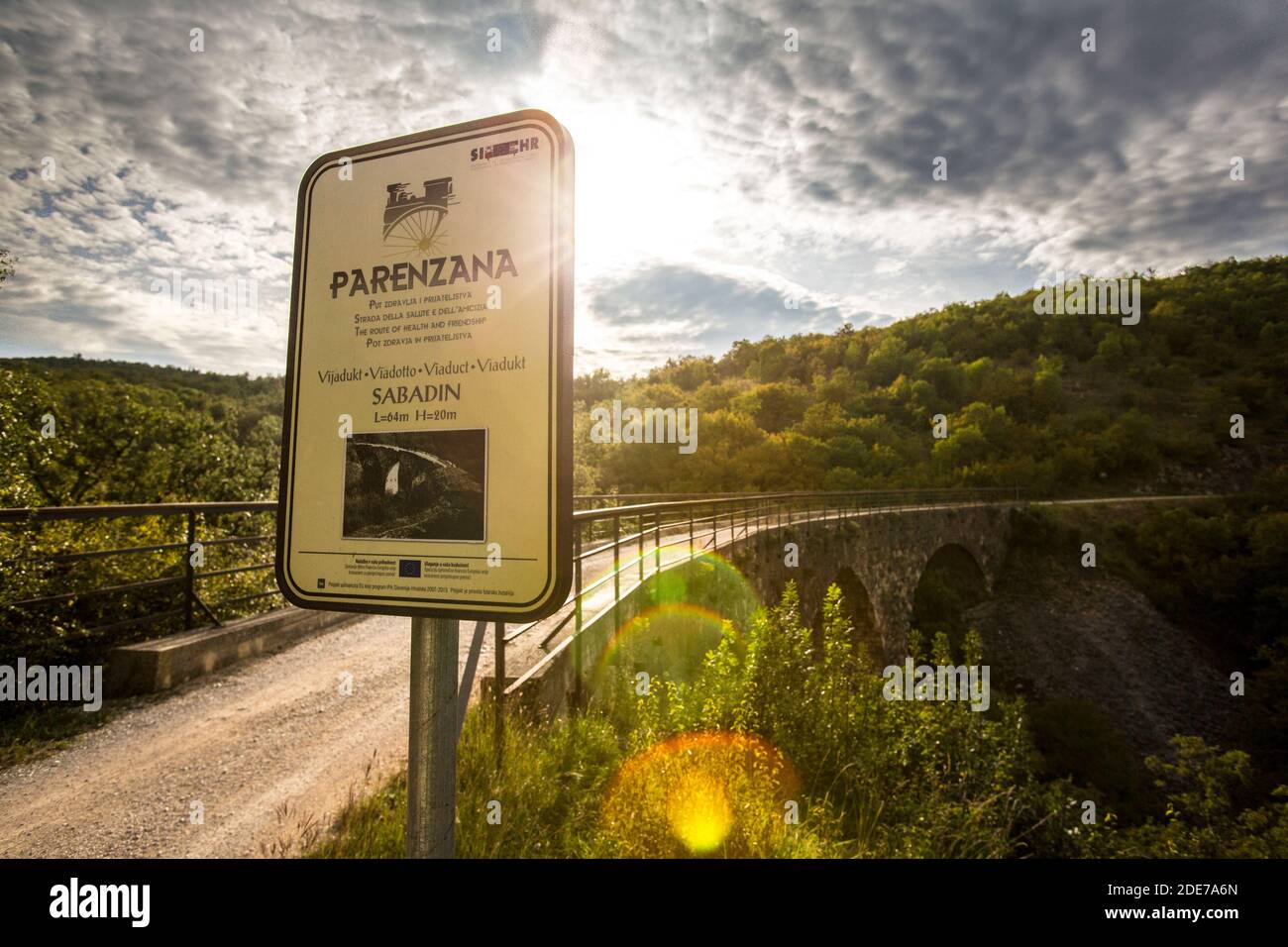 Kroatien, Istrien, Parenzana Biketrail mit Viadukt bei Vizinada Stock Photo  - Alamy