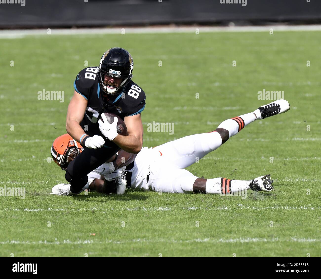 Browns stop Jaguars' two-point conversion to hold on for 27-25 win