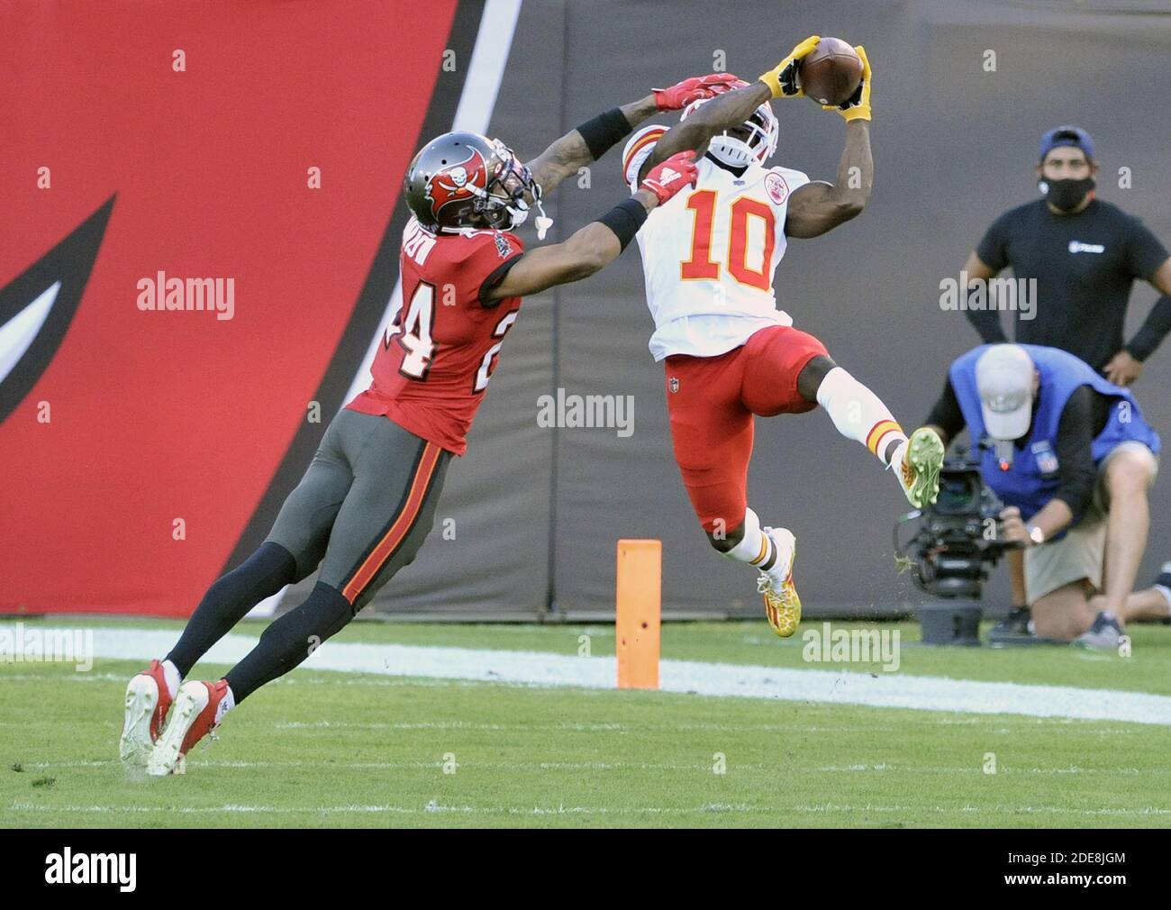 TAMPA, FL - AUG 10: Tampa Bay Buccaneers defensive back Carlton Davis III  (24) defends against Miami Dolphins wide receiver Tyreek Hill (10) during  the Tampa Bay Buccaneers & Miami Dolphins Joint-Practice