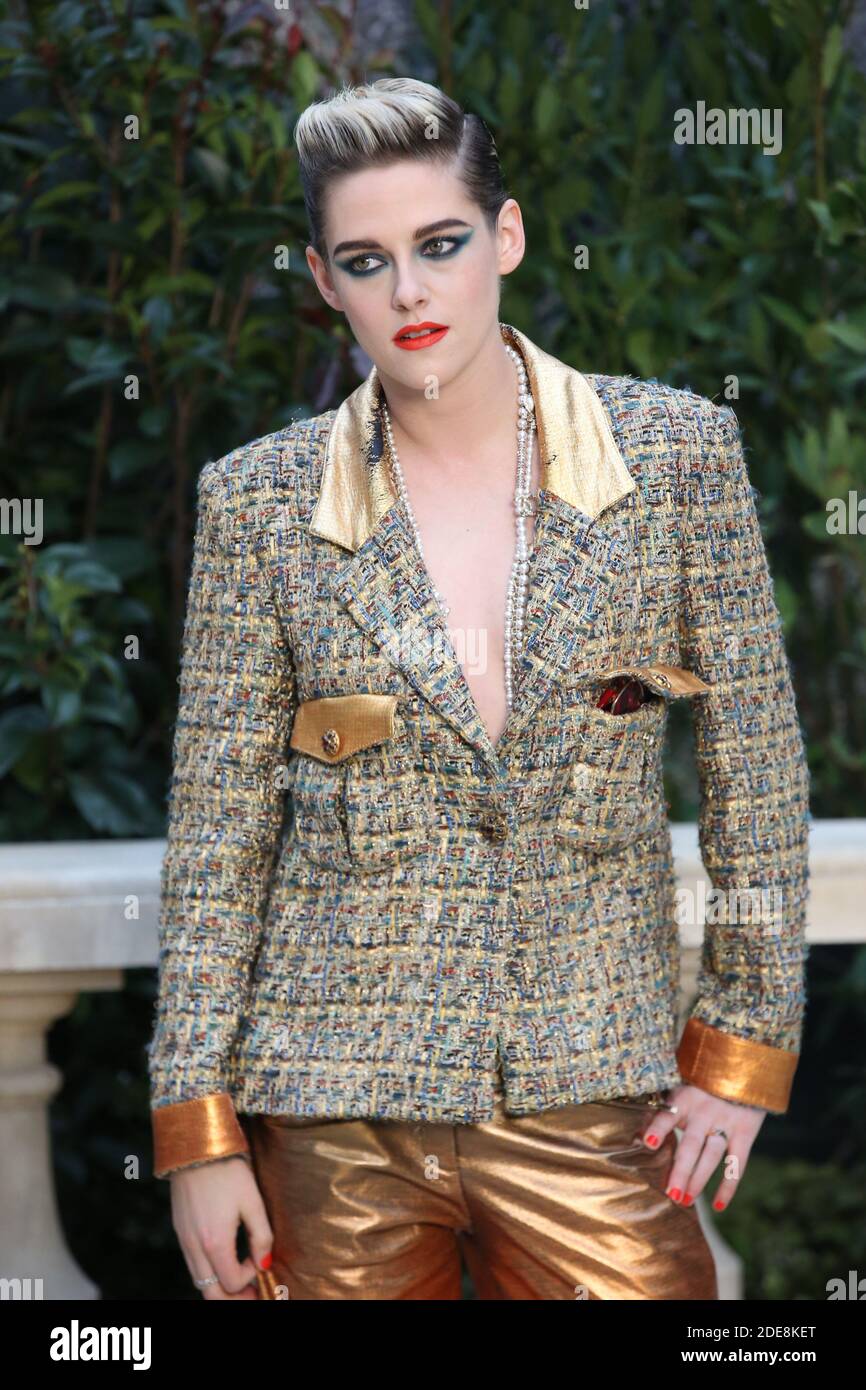 Kristen Stewart takes center stage at the CHANEL Spring Summer 2023 show –  The Laterals