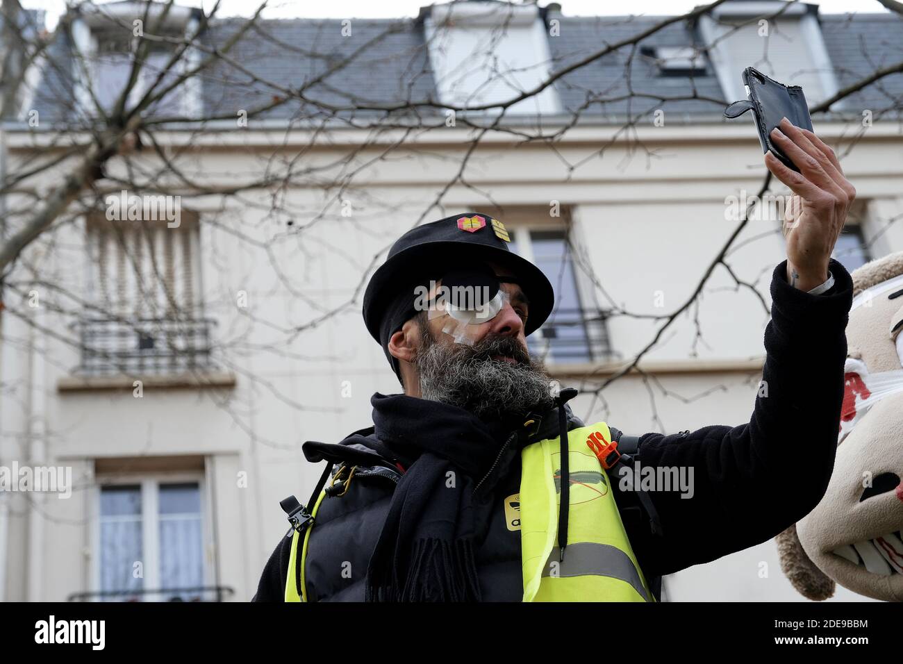 Jerome Rodrigues using iPhone direct on Facebook the " broken faces " One  of the French 'yellow vest' (gilets jaunes) movement leader takes part in a  march rally in Daumesnil. He is