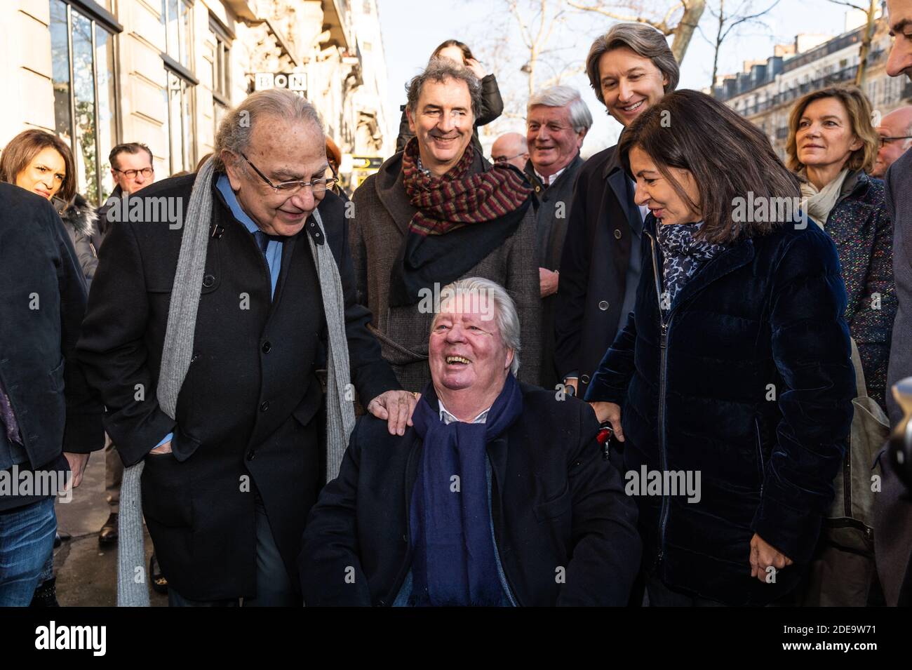Anne Hidalgo (R.), Mayor of Paris, unveils a wall fresco from a artwork of artist Jean-Jacques Sempe (C. sitting) in presence of the artist, Jacques Aidenbaum (L.), Mayor of the 3rd District, Jean Jacques Decaux, chairman of JC Decaux, François Morel (C. standing) actor and director and Jean Marie Havan artist who painted the wall, at the crossing of Boulevard des Filles du Calvaire and Rue Froissard, 3rd District of Paris, France, Febuary 16th, 2019. Photo by Daniel Derajinski/ABACAPRESS.COM Stock Photo