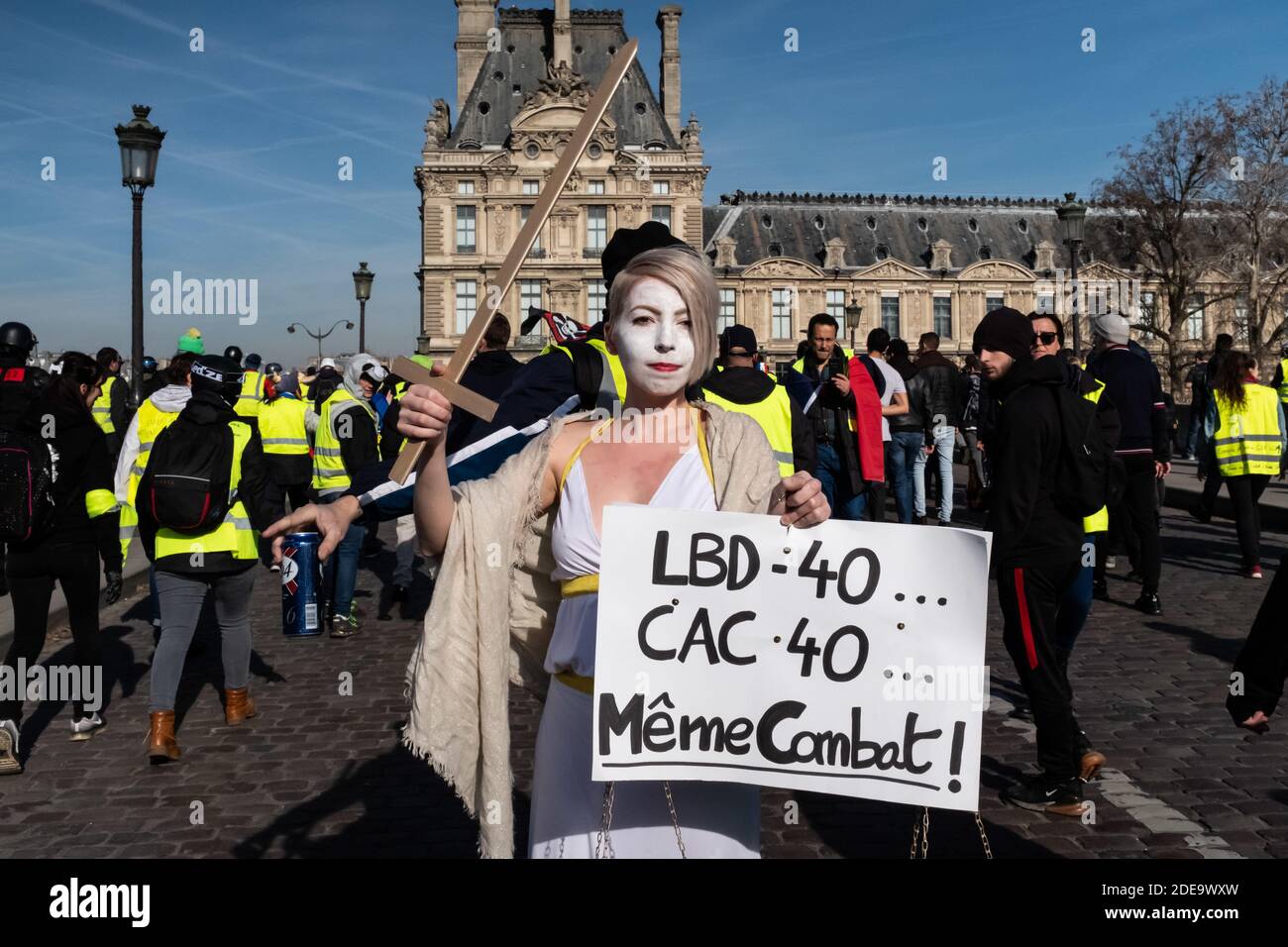 A demonstrator dressed as a figure of justice holds a sign that reads "CAC  40, LBD 40, same fight". Several thousand people gathered to demonstrate  during act 14 of the protest movement