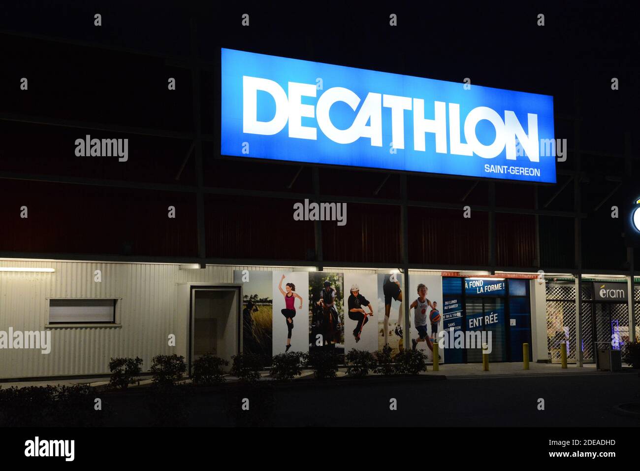 Page 7 - Decathlon Store High Resolution Stock Photography and Images -  Alamy