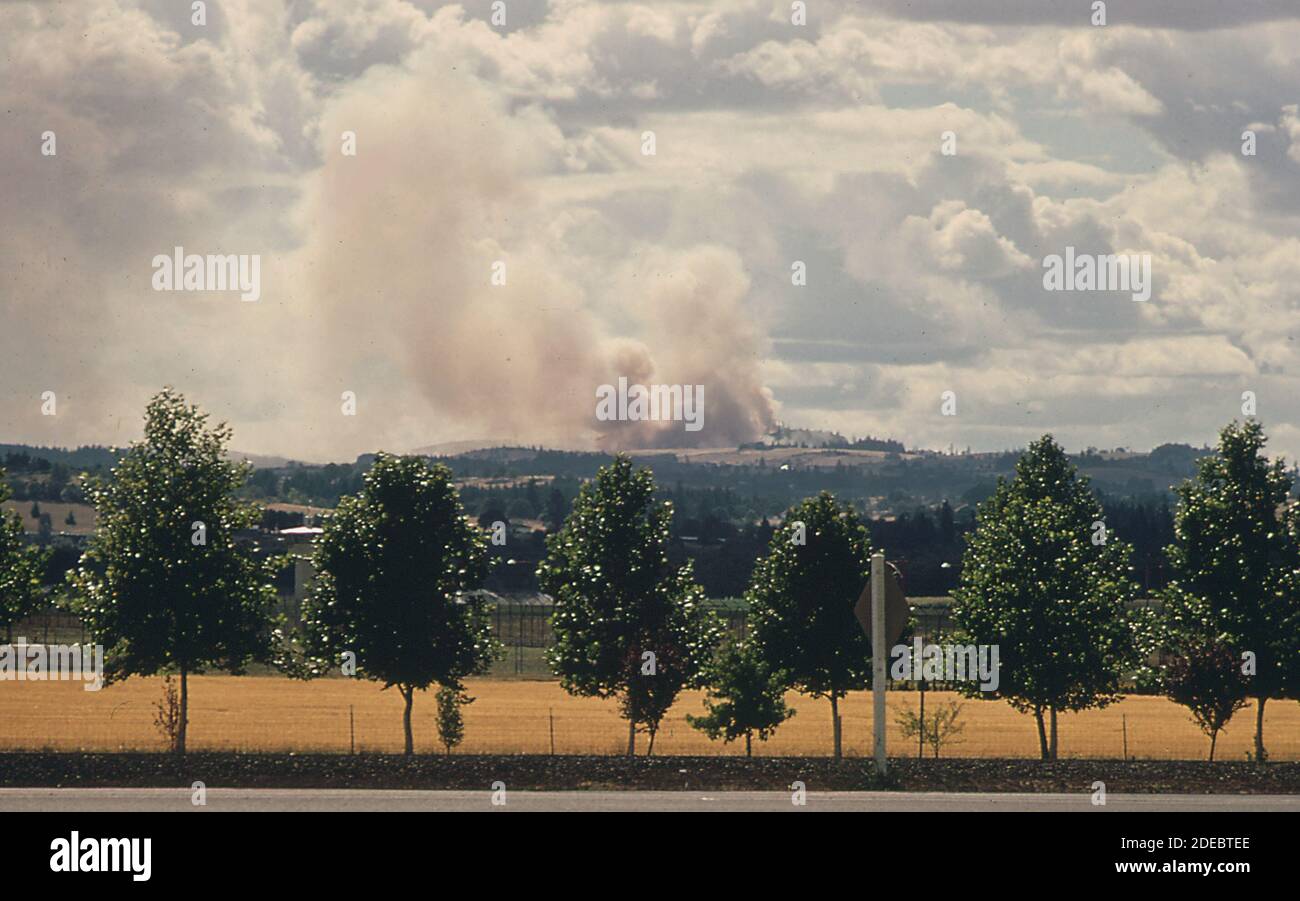 1970s Photos (1972) -  Burning of grass-seed stubble in Willamette Valley Stock Photo