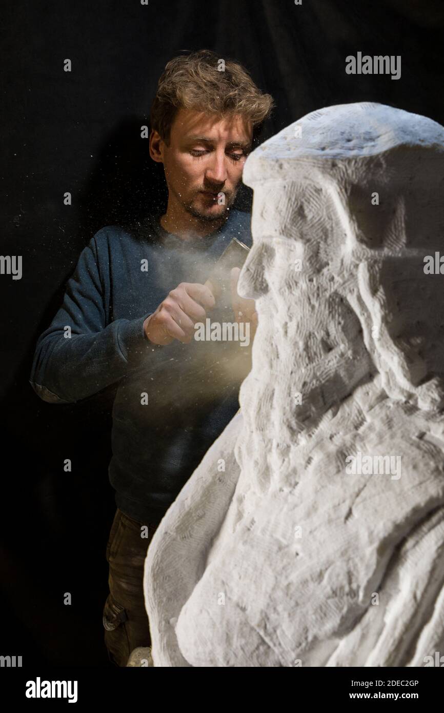 Ianek Kocher sculpting the bust in Carrara marble of Leonardo da Vinci ...