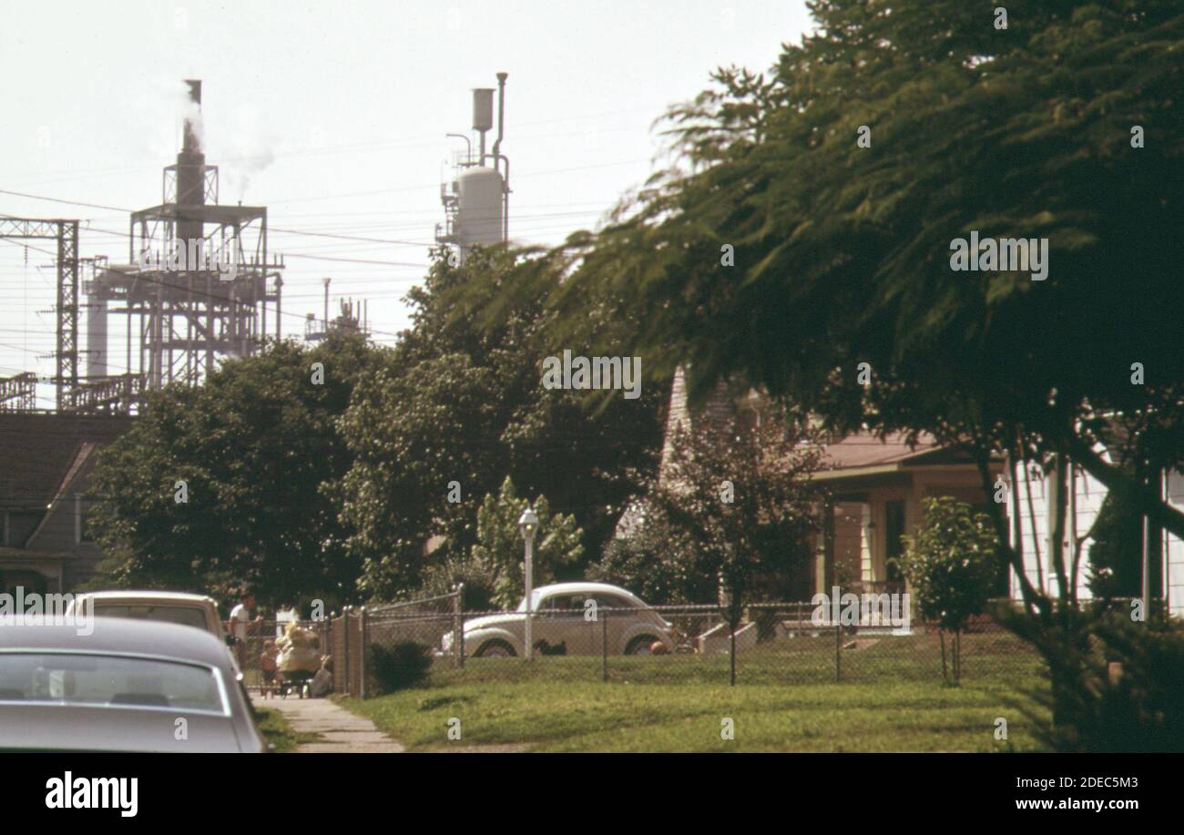 1970s dupont chemical plant hires stock photography and images Alamy