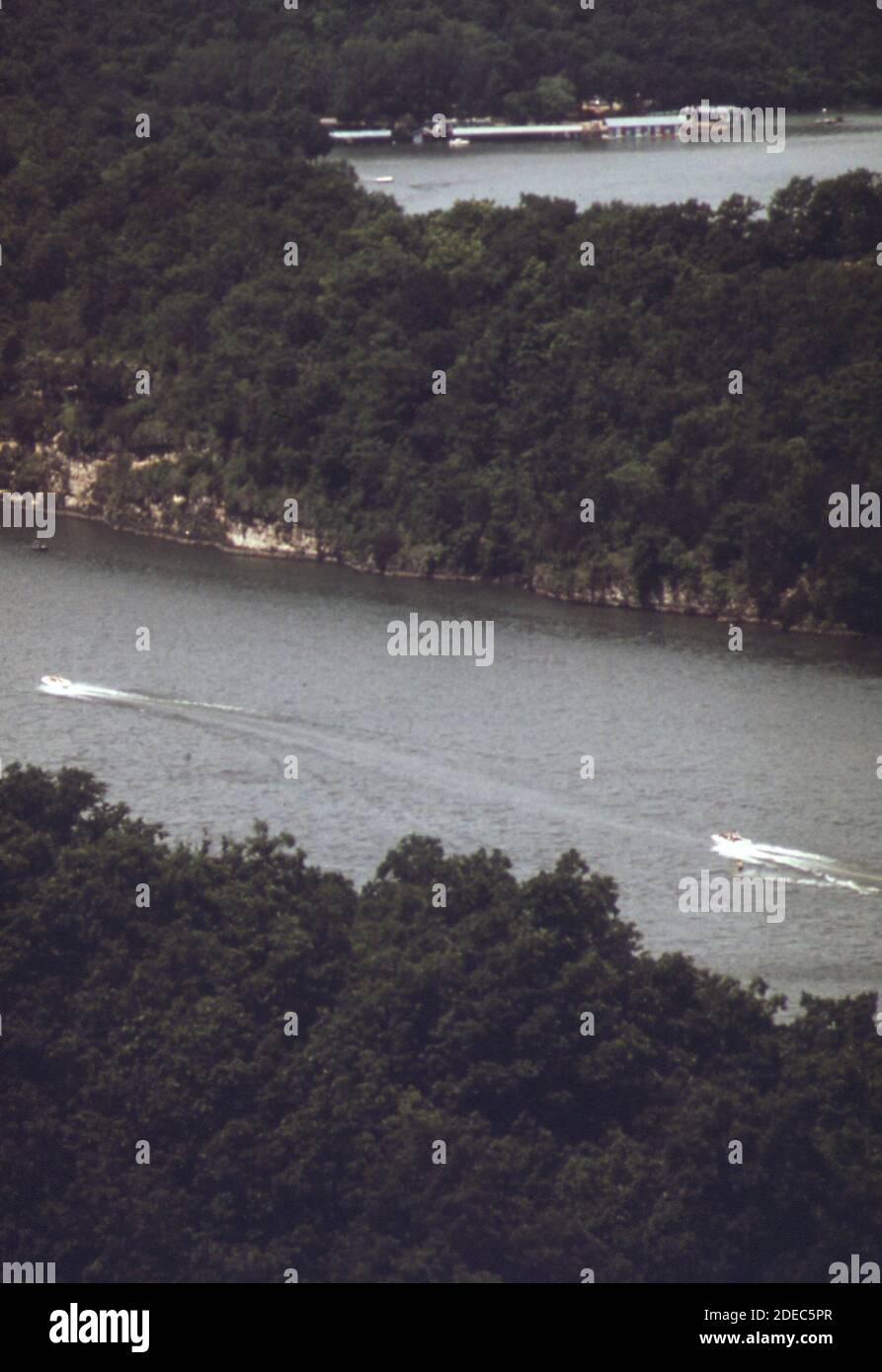 Boats on niangua river hires stock photography and images Alamy
