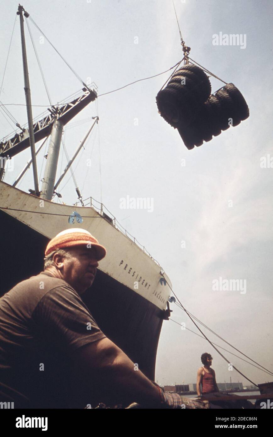 Archival dundalk marine terminal hires stock photography and images