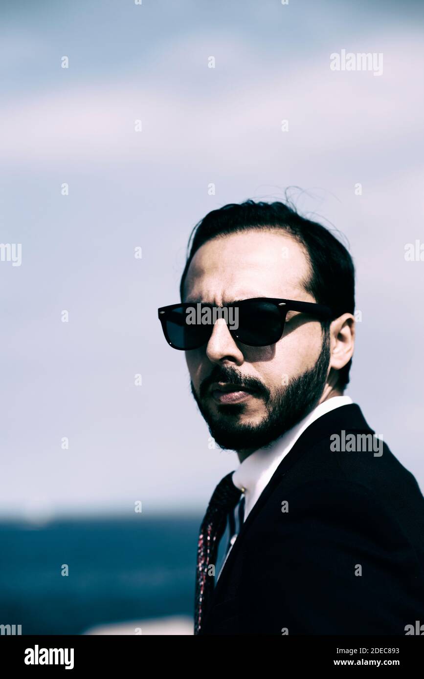 Middle eastern man suit hi-res stock photography and images - Alamy