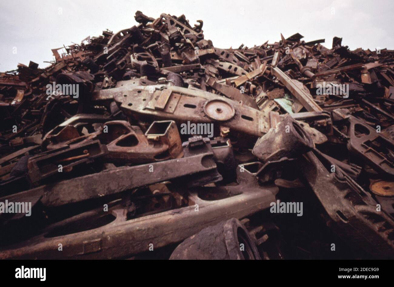 1970s Photo (1973) Flattened cars are ready for recycling (Jersey City area Stock Photo Alamy