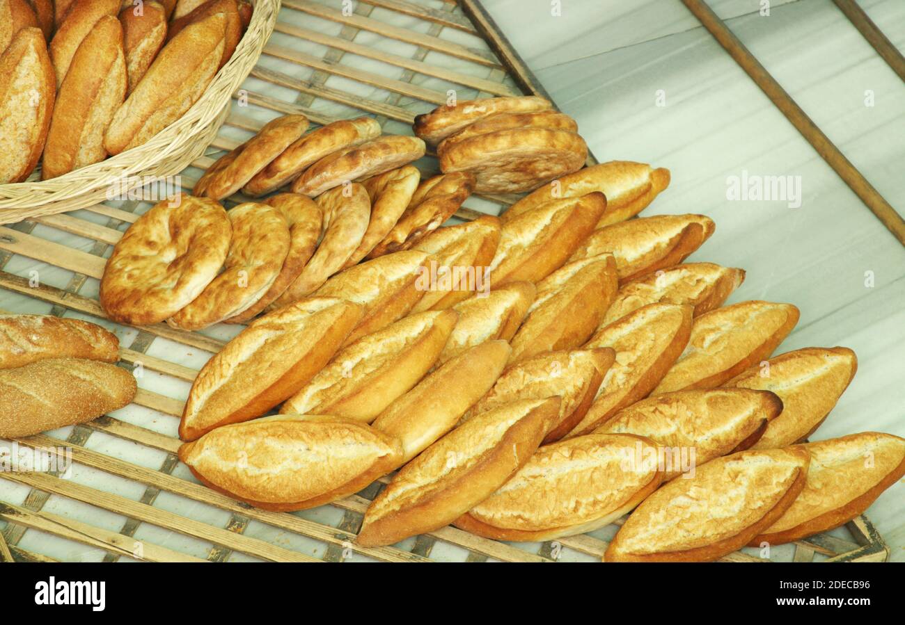 https://c8.alamy.com/comp/2DECB96/fresh-breads-baked-in-the-oven-2DECB96.jpg