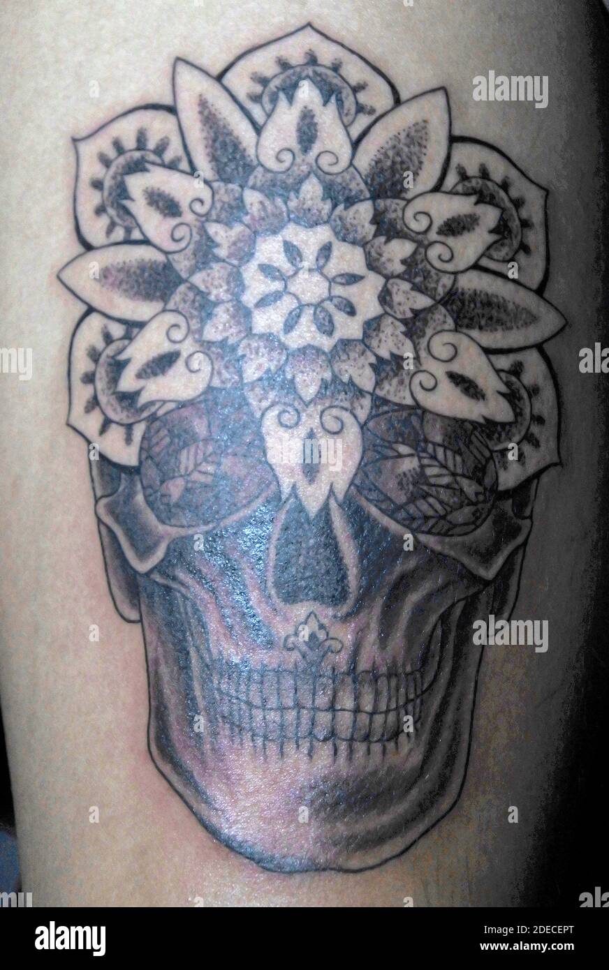 Page 6 Tattoo On Leg High Resolution Stock Photography And Images Alamy