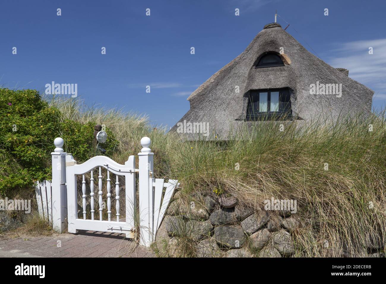 geography / travel, Germany, Schleswig-Holstein, isle Sylt, thatched-roof house in Rantum, isle Sylt, Additional-Rights-Clearance-Info-Not-Available Stock Photo