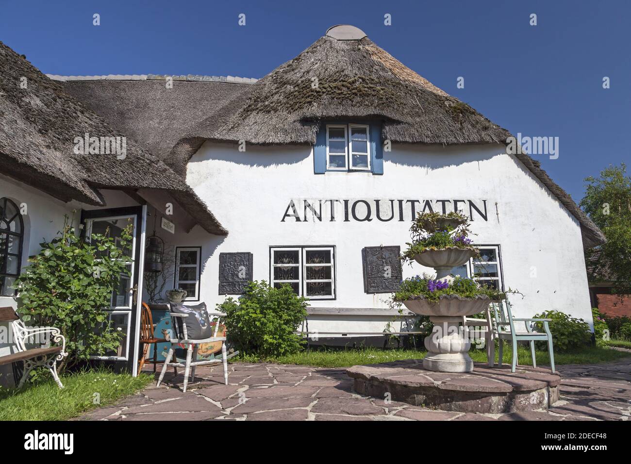 geography / travel, Germany, Schleswig-Holstein, isle Sylt, thatched-roof house in Westerland, Additional-Rights-Clearance-Info-Not-Available Stock Photo