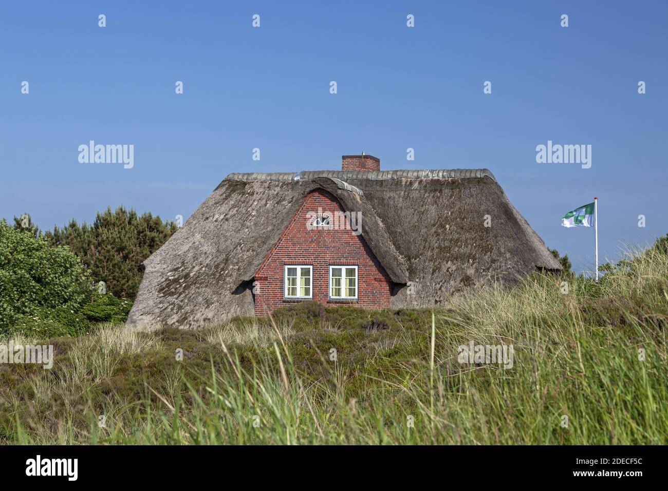 geography / travel, Germany, Schleswig-Holstein, isle Sylt, thatched-roof house in Westerheide, Additional-Rights-Clearance-Info-Not-Available Stock Photo