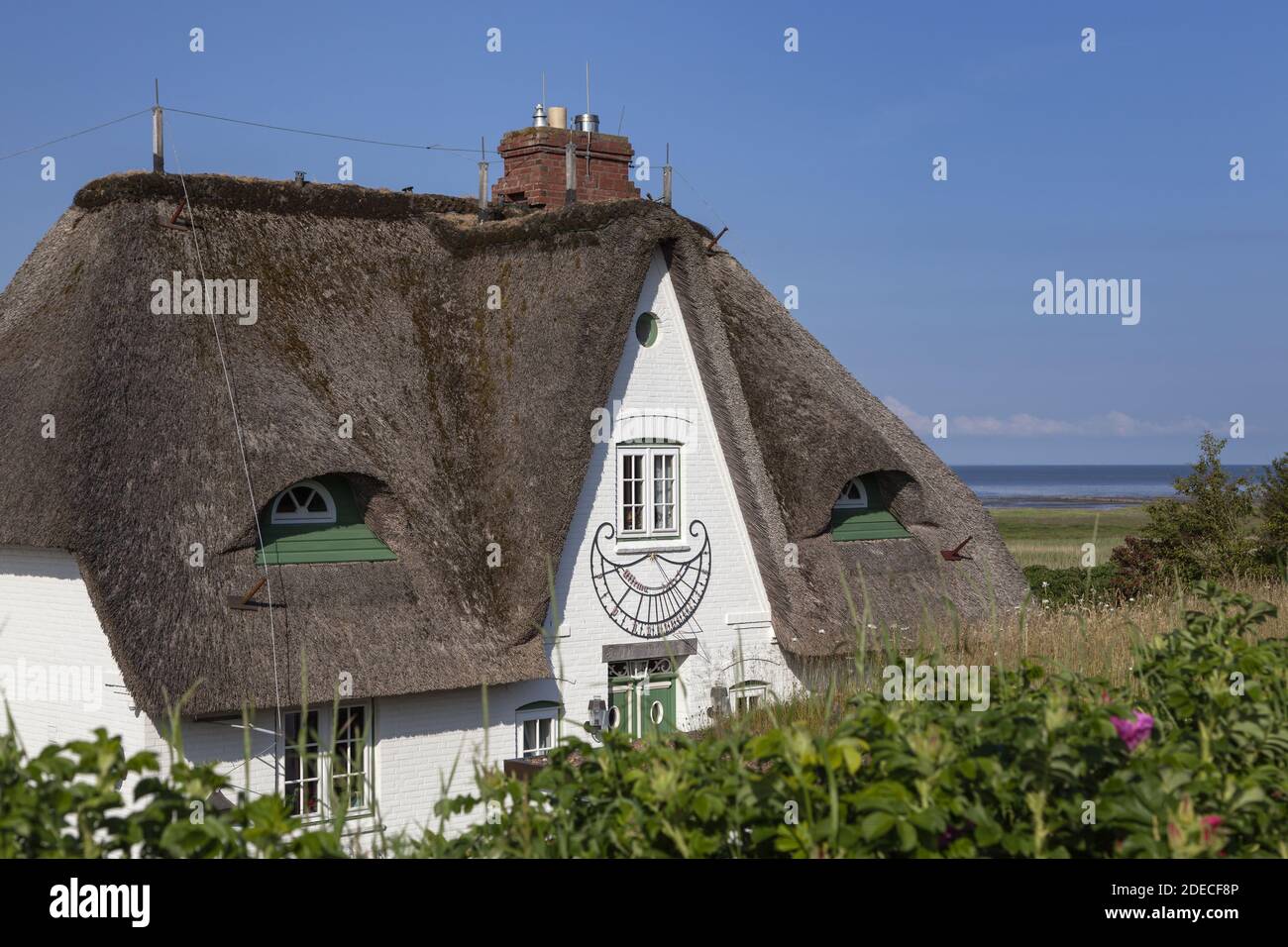 geography / travel, Germany, Schleswig-Holstein, isle Sylt, thatched-roof house in Kampen, Additional-Rights-Clearance-Info-Not-Available Stock Photo