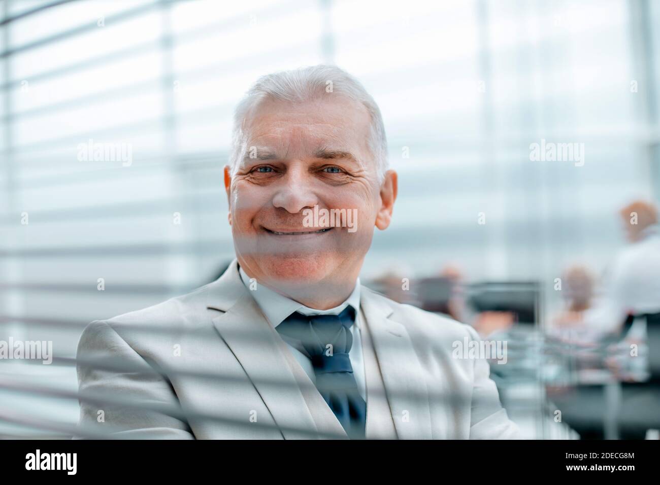 Man Looking Through Blinds High Resolution Stock Photography And Images Alamy