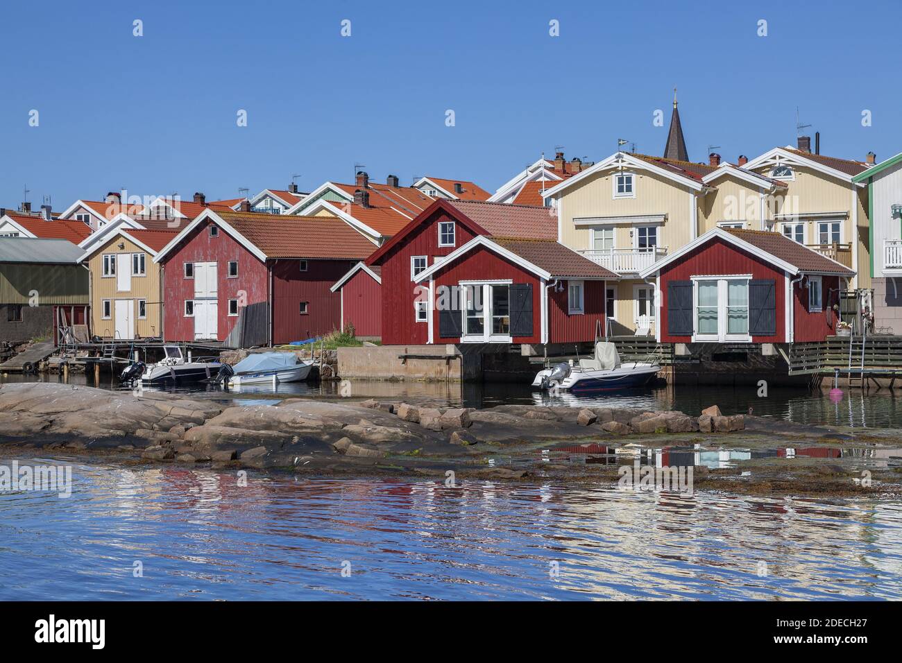 geography / travel, Sweden, Bohuslaen, Smoegen, houses dockside, Vaestra Goetalands Laen, South Sweden, Additional-Rights-Clearance-Info-Not-Available Stock Photo