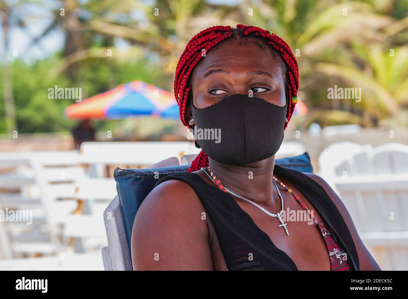 African woman mask hi-res stock photography and images - Alamy