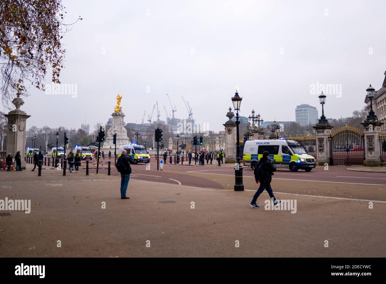 Police vans rushing to react to protesters at an anti lockdown protest in London, UK, passing the Victoria Memorial and Buckingham Palace Stock Photo