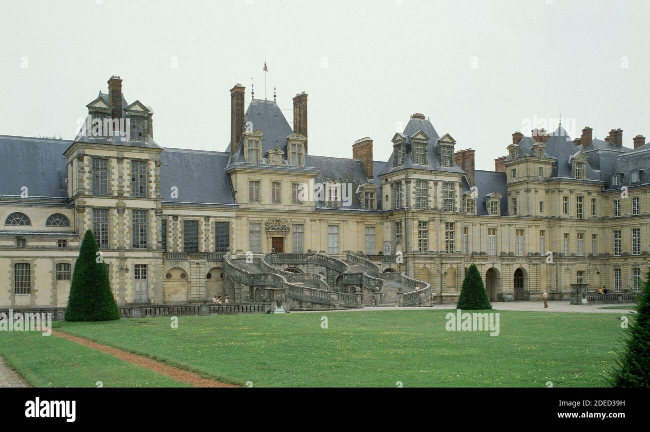 PALACIO. Location EXTERIOR. Fontainebleau. France Stock Photo Alamy