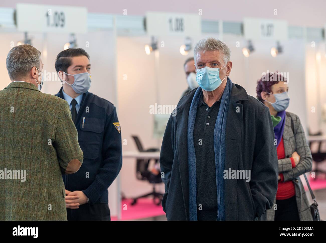 Munich, Germany. 30th Nov, 2020. Dieter Reiter (2nd from right), Lord Mayor of Munich and Beatrix Zurek (right), Health Officer of the City of Munich, visit the Contact Tracing Center that was set up at Messe Riem. Credit: Peter Kneffel/dpa/Alamy Live News Stock Photo