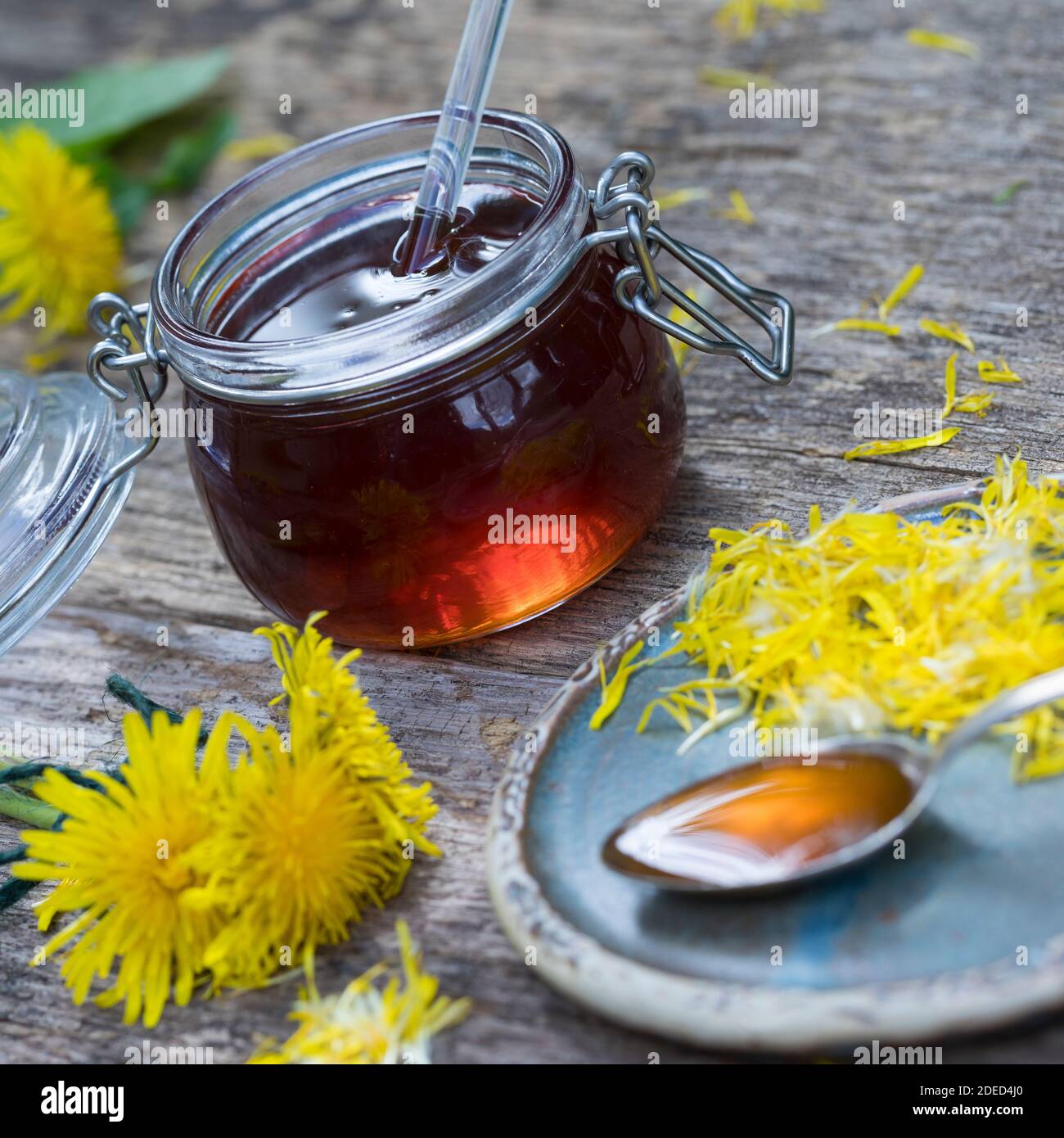 Dandelion sirup hi-res stock photography and images - Alamy