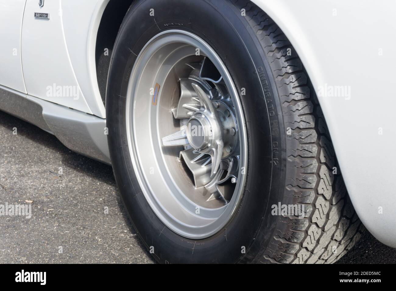 Close up of the rear left wheel of a white Miura P400 S