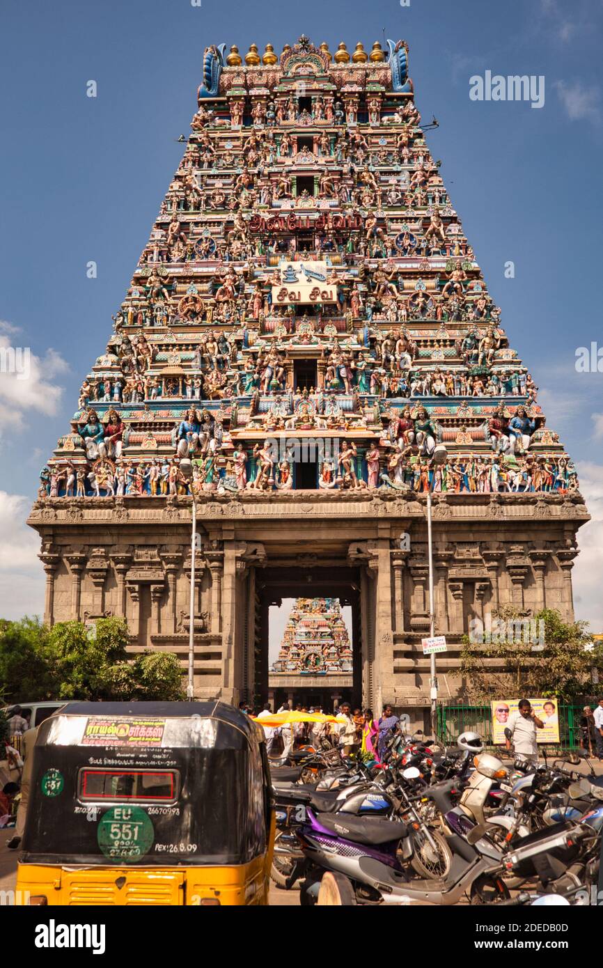 A beautiful tower of gods and figures at Kapaleeshwara Temple, Chennai, India Stock Photo Alamy