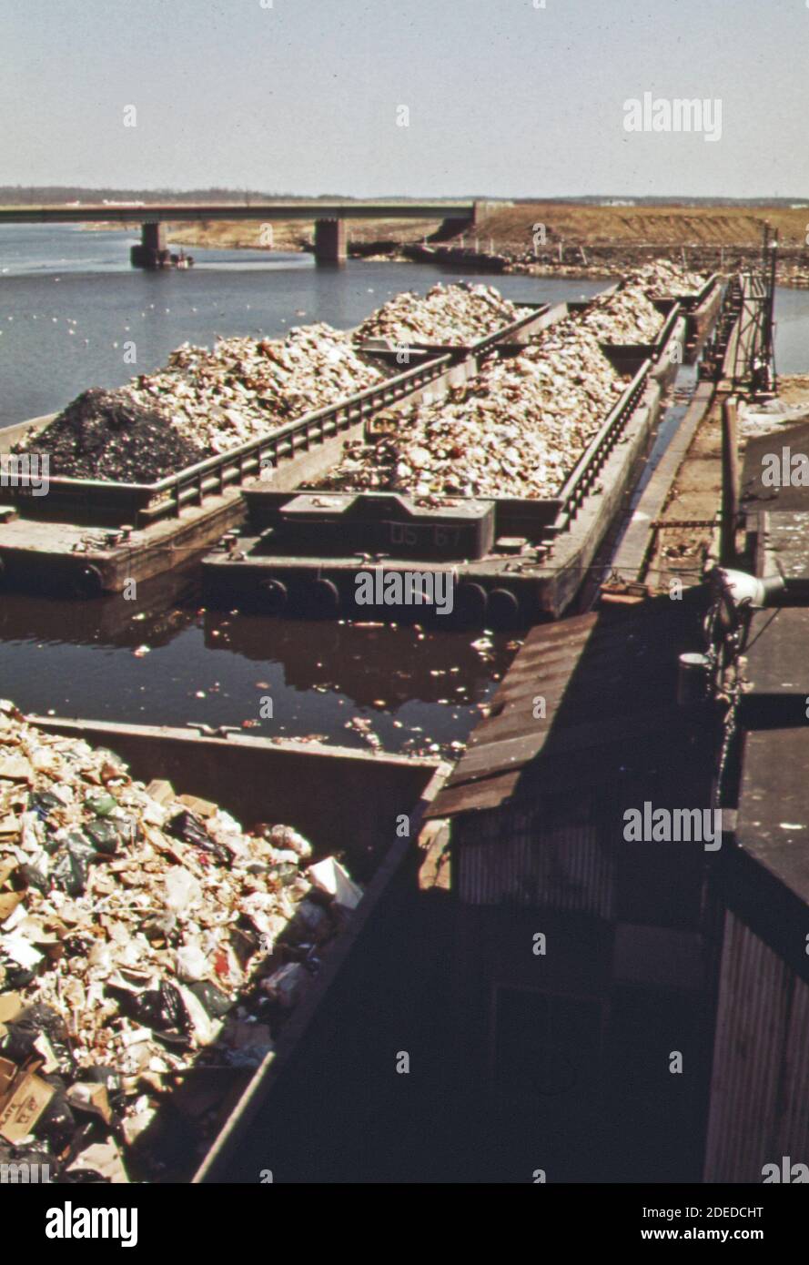 Waste barges hi-res stock photography and images - Alamy