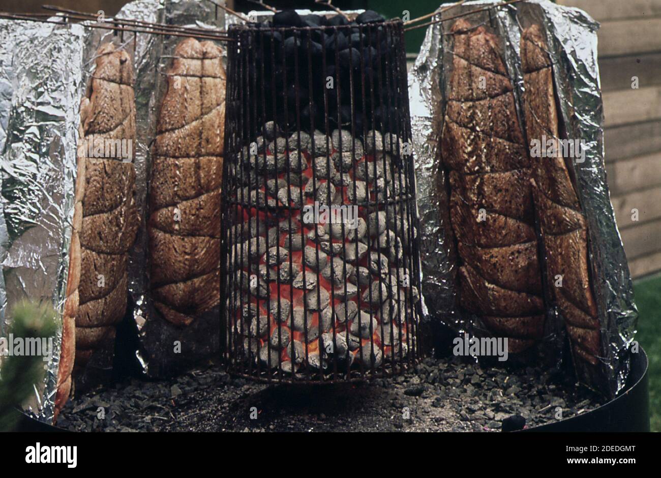 1970s Photos (1972) Salmon bake (Oregon Stock Photo Alamy