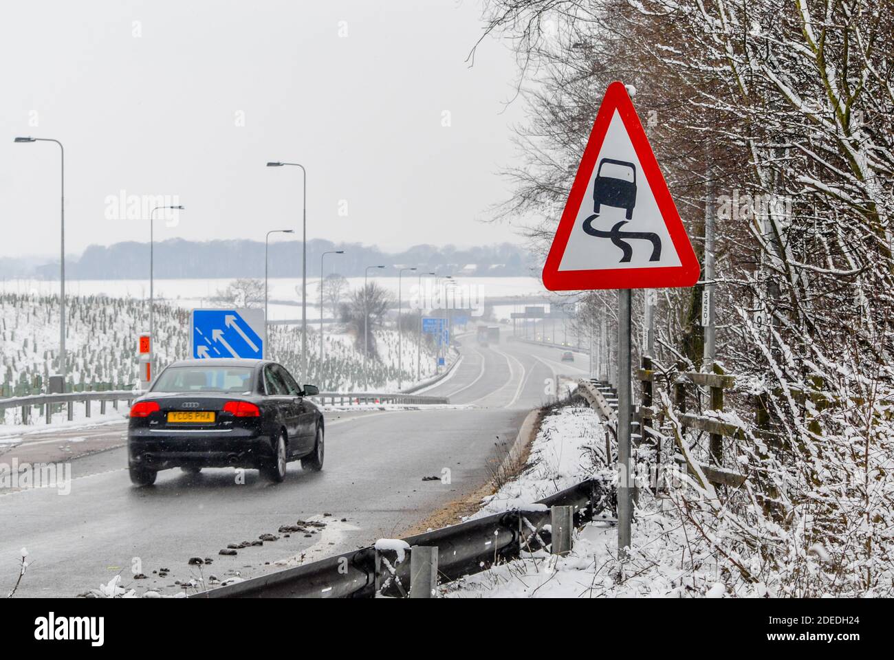 Winter driving (Snow): About to join the Motorway at the Northbound slip road onto M40 Junction 4. High Wycombe, Buckinghamshire, England. Stock Photo