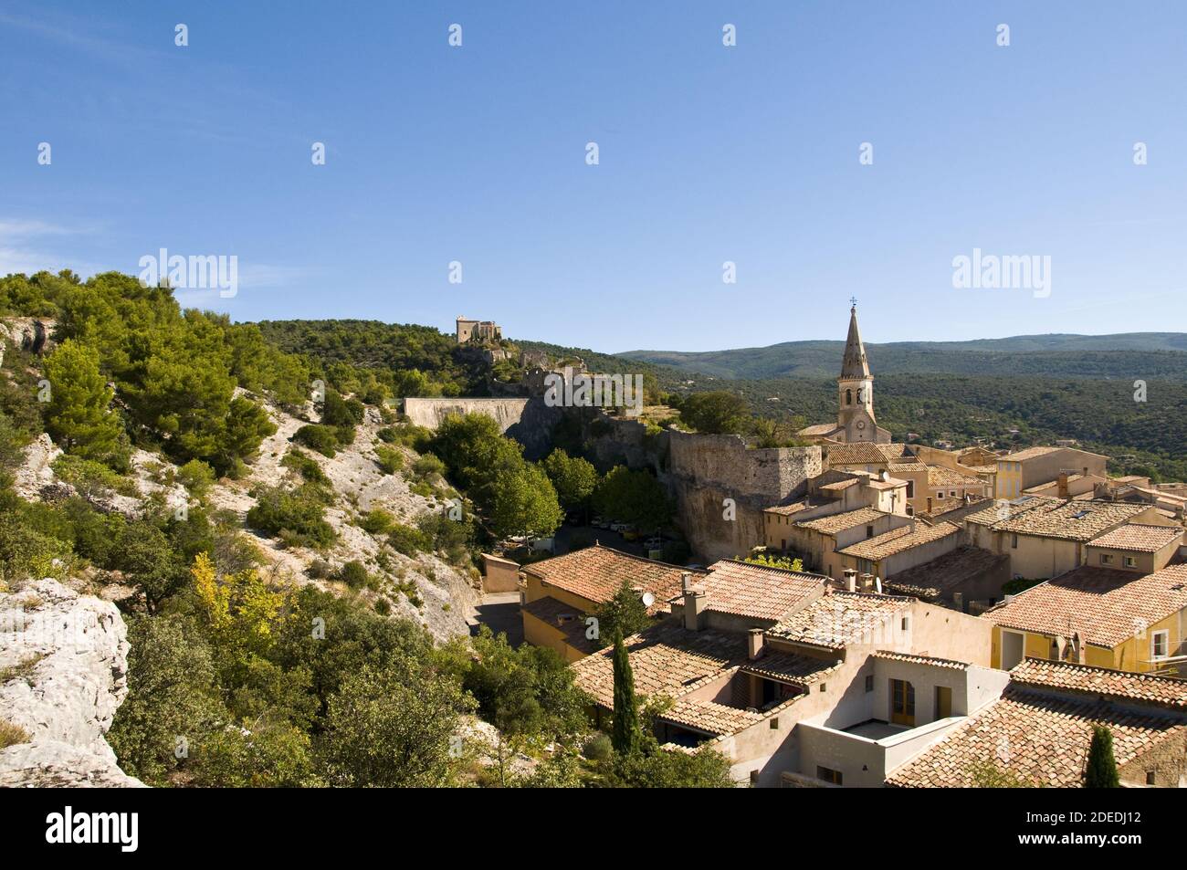 View of Sain-Saturnin-lès-Apt, in the Vaucluse department in the Provence-Alpes-Cote-d'Azur region, France, Europe Stock Photo