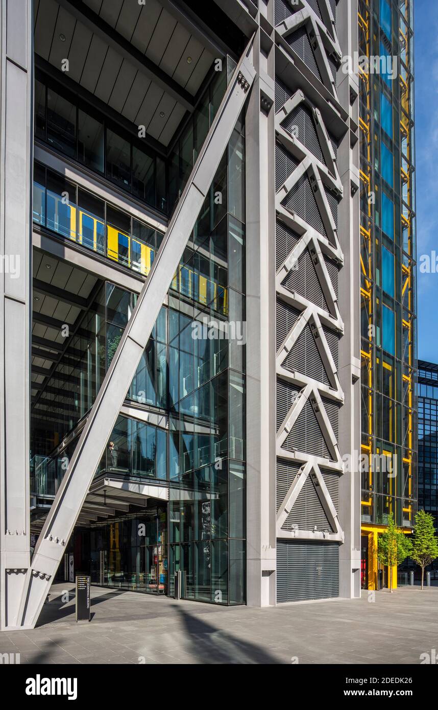 Diagonal Cross Hi res Stock Photography And Images Alamy