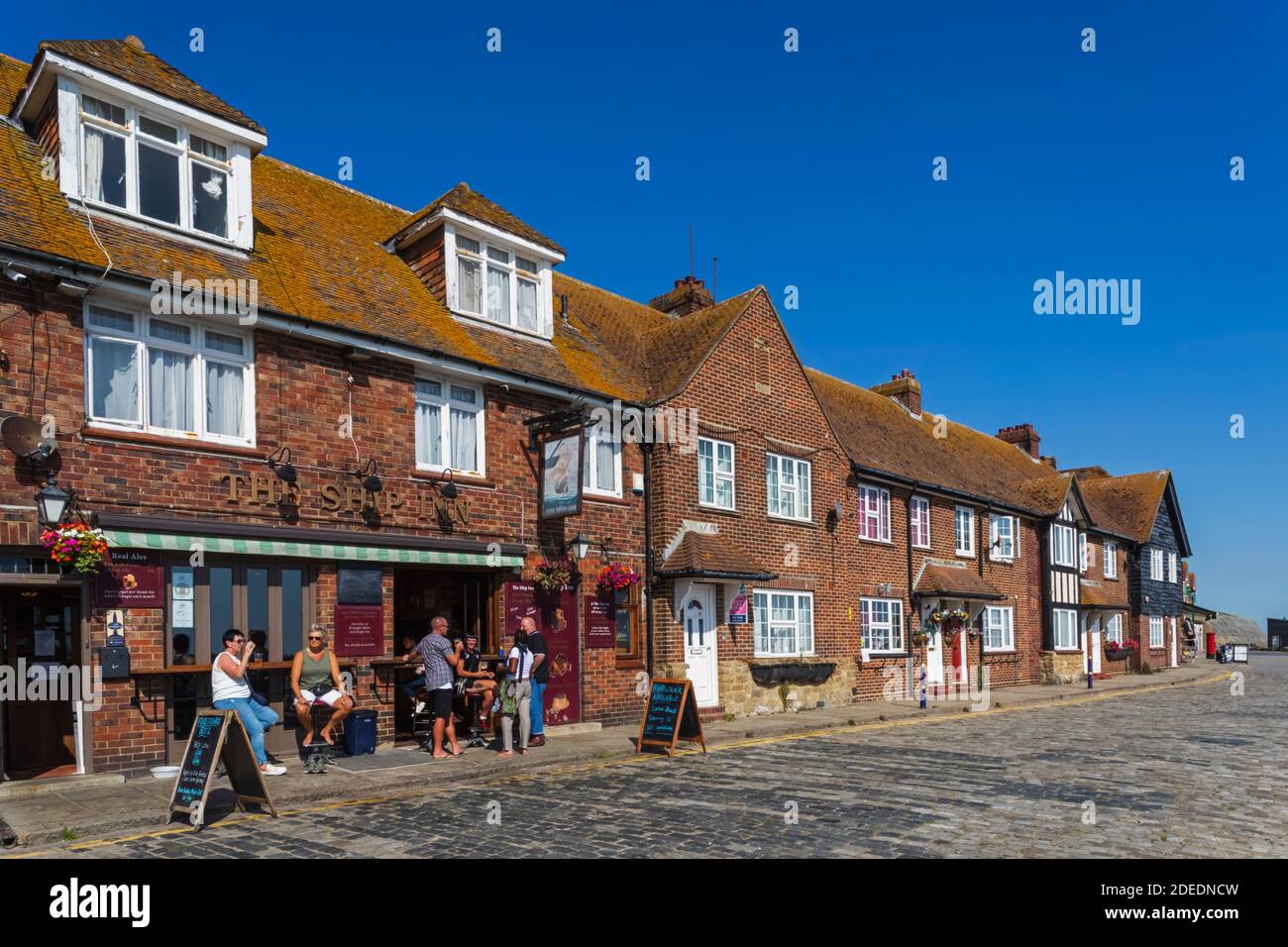 England, Kent, Folkestone, The Mariner Harbourside Pub Stock Photo