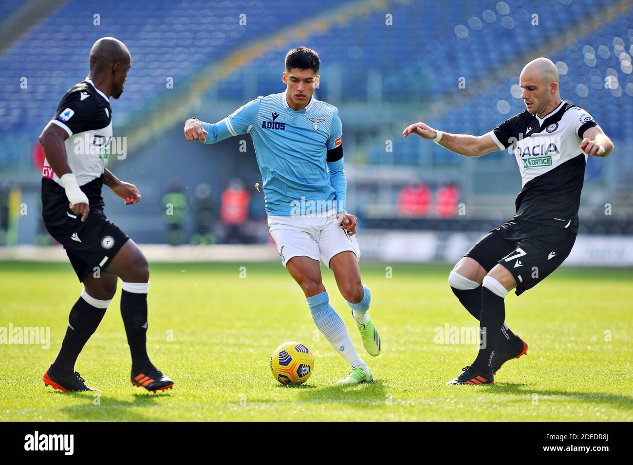 Joaquin Correa of Lazio (C) vies for the ball with Samir (L) and Bram Nuytinck (R) during the Italian championship Serie A  / LM Stock Photo
