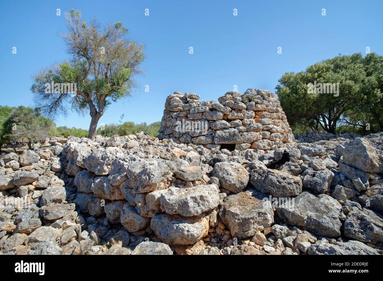 Bronze Age “Talaiot” burial chamber at Capocorb Vell, a settlement built by the ancient Talaiotic culture, Cala Pi, Mallorca. Stock Photo