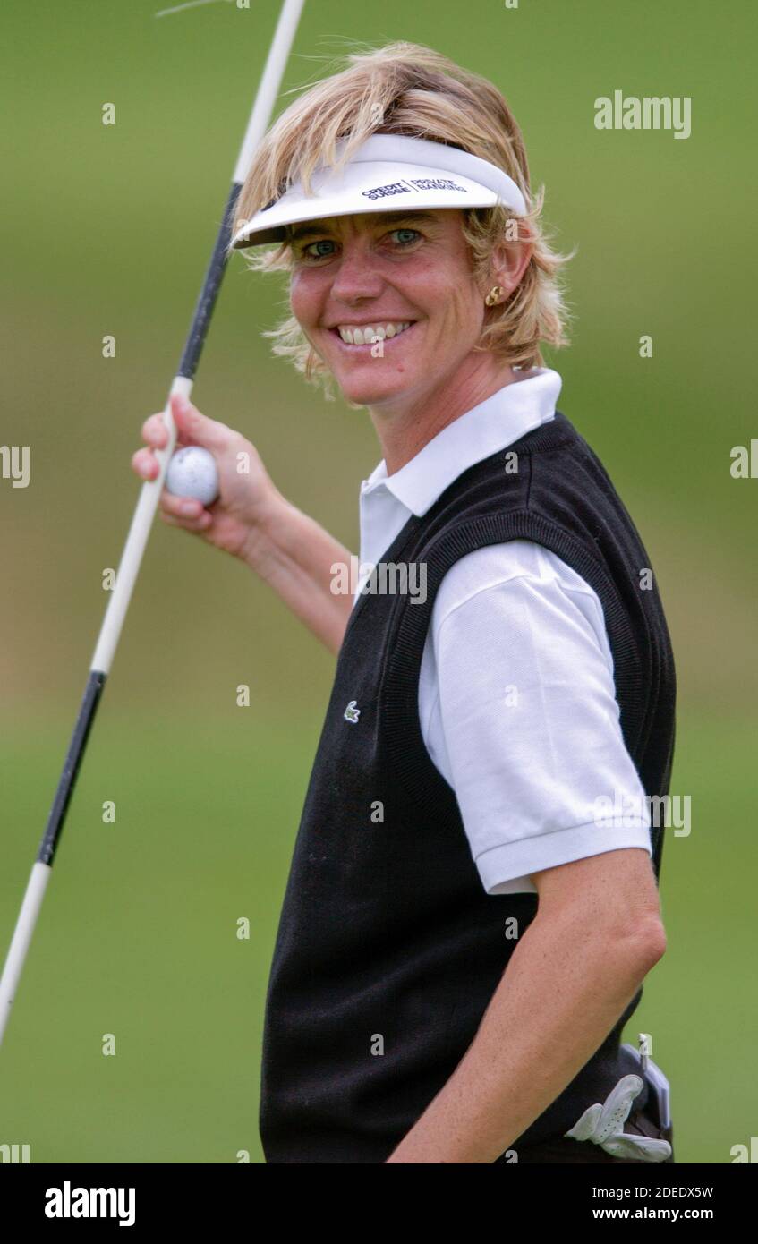Regine Lautens of Switzerland retrieves her golf ball from 17th green cup  after a hole in one. Biarritz Ladies Classic 2001 - 27th-29th September,  Bia Stock Photo - Alamy