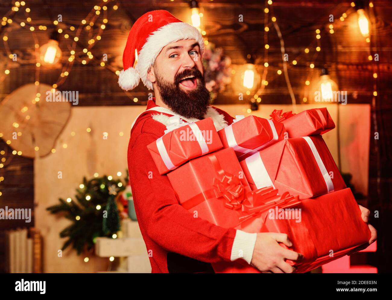 курьер. Deliver presents. курьер с коробками. Deliver presents. сумасшедший бородатый санта.