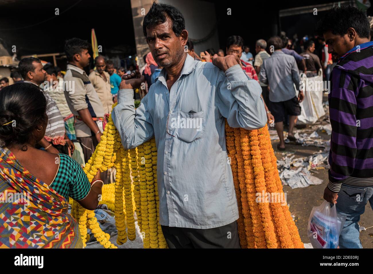 Kolkata flower market Stock Photo Alamy