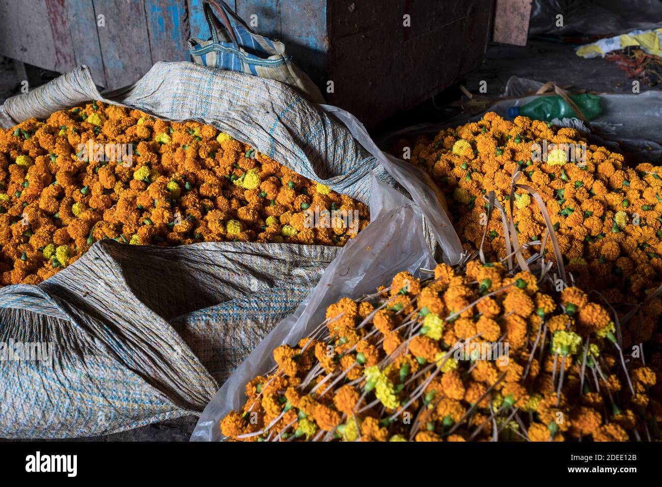 Kolkata flower market Stock Photo Alamy