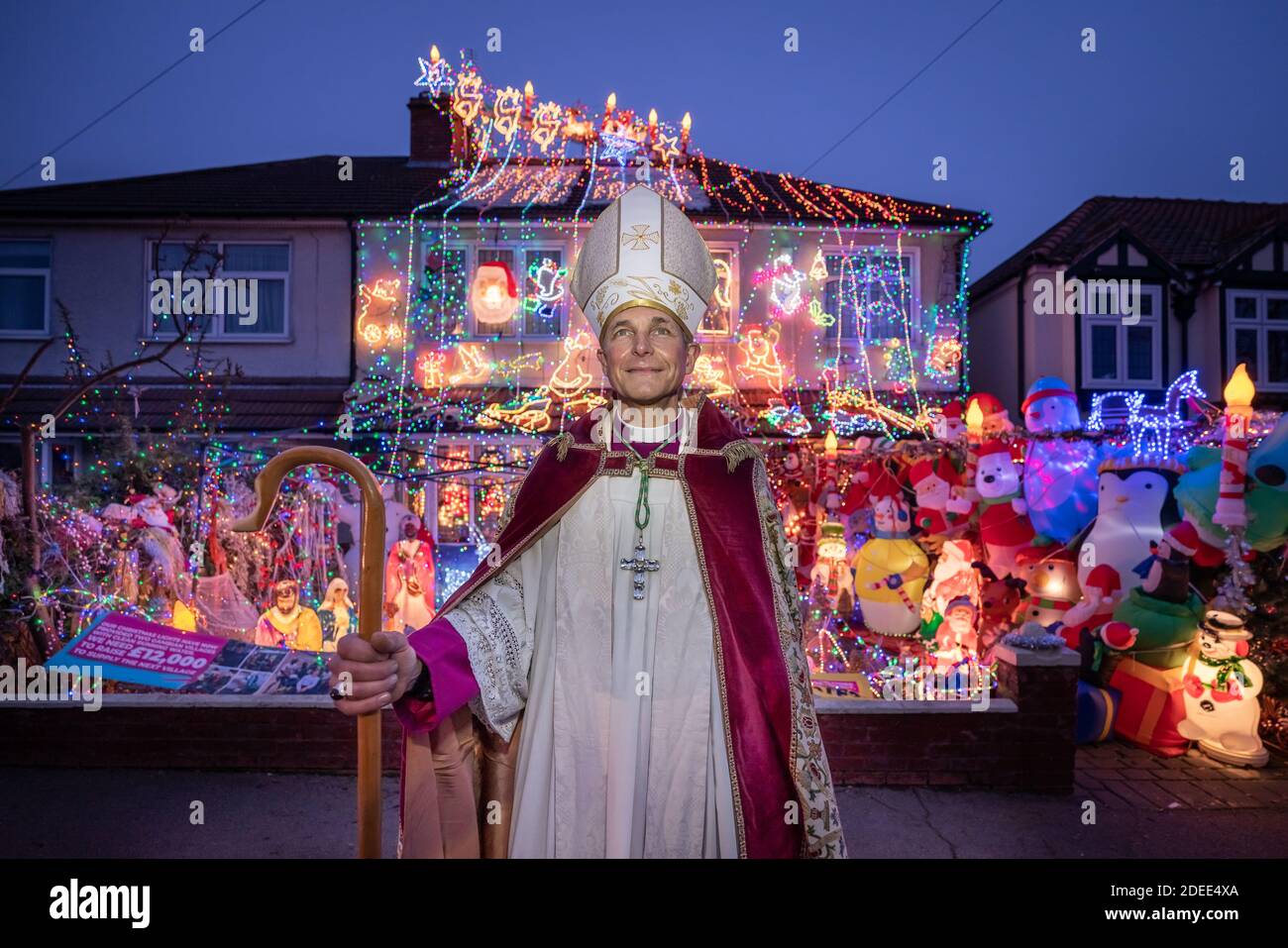 London, UK. 30th Nov, 2020. Spectacular Christmas house lights display